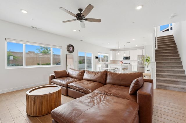 2429 W Claridge Way, Hanford, CA 93230