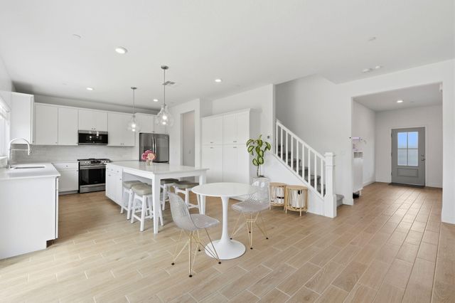 2429 W Claridge Way, Hanford, CA 93230