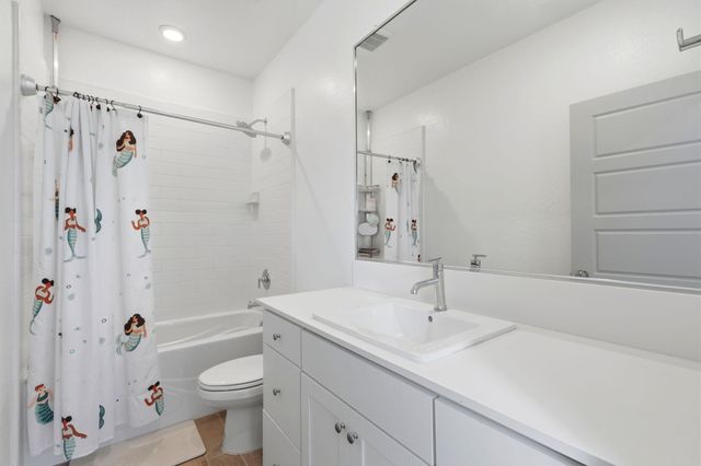2429 W Claridge Way, Hanford, CA 93230