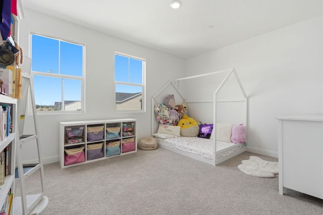 2429 W Claridge Way, Hanford, CA 93230