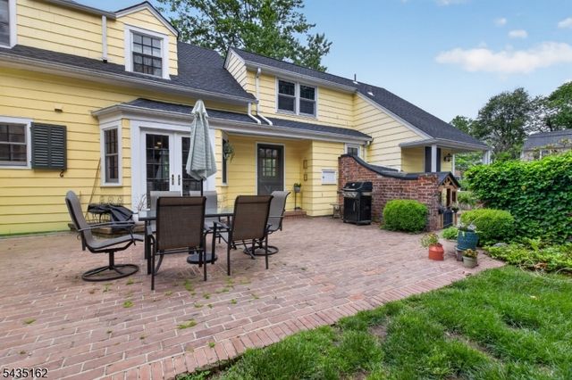 8 Normandie Pl, Cranford Twp., NJ 07016