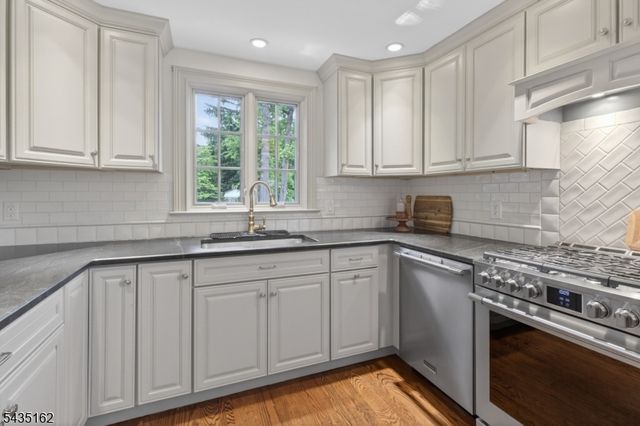 8 Normandie Pl, Cranford Twp., NJ 07016