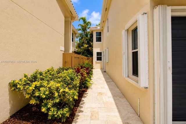 6646 NW 25th Terrace, Boca Raton, FL 33496