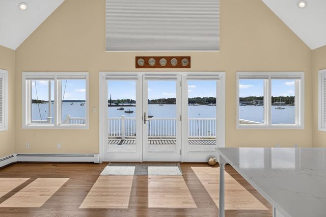 15 Oakhill Rd, Wareham, MA 02571