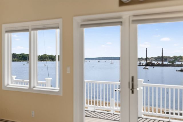 15 Oakhill Rd, Wareham, MA 02571