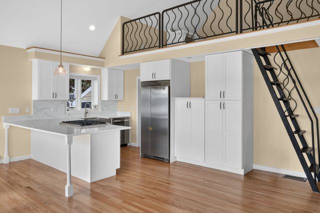 15 Oakhill Rd, Wareham, MA 02571