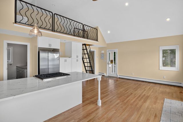 15 Oakhill Rd, Wareham, MA 02571