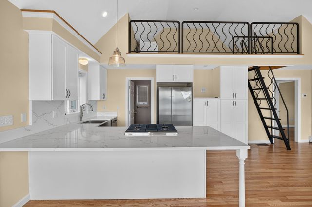 15 Oakhill Rd, Wareham, MA 02571