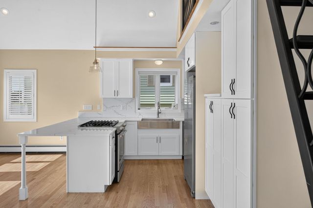 15 Oakhill Rd, Wareham, MA 02571