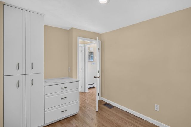 15 Oakhill Rd, Wareham, MA 02571