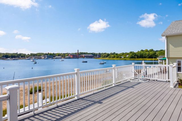 15 Oakhill Rd, Wareham, MA 02571