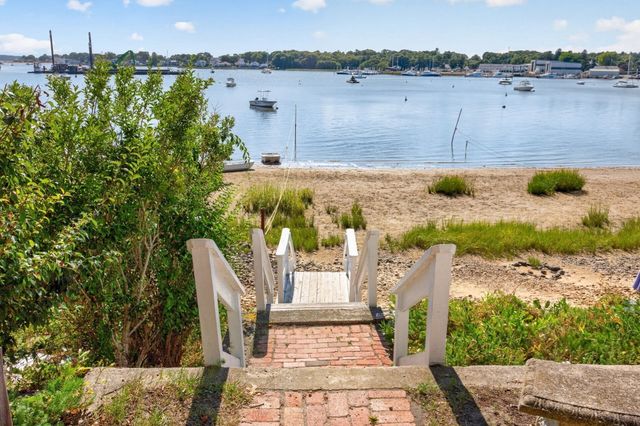 15 Oakhill Rd, Wareham, MA 02571