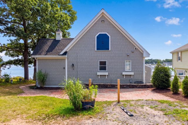 15 Oakhill Rd, Wareham, MA 02571