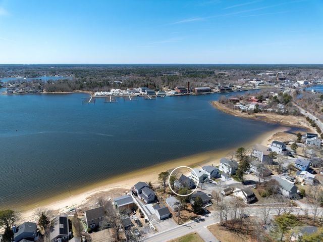 15 Oakhill Rd, Wareham, MA 02571