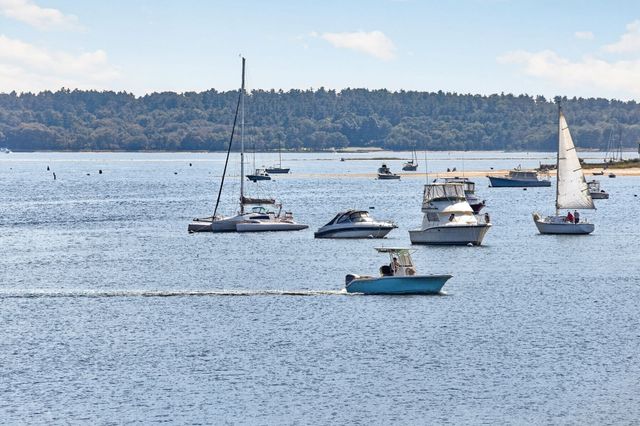 15 Oakhill Rd, Wareham, MA 02571