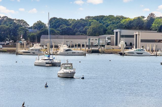 15 Oakhill Rd, Wareham, MA 02571