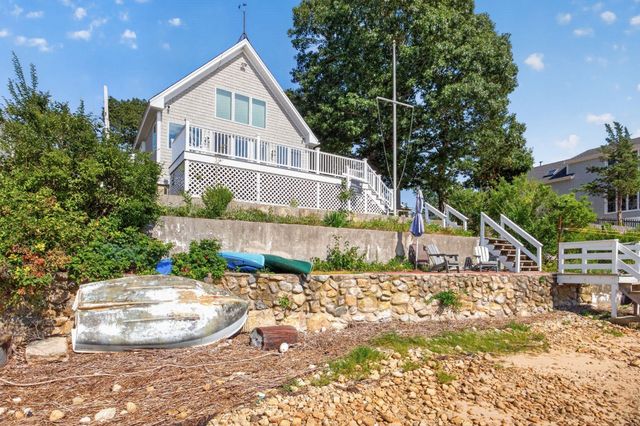 15 Oakhill Rd, Wareham, MA 02571