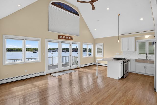 15 Oakhill Rd, Wareham, MA 02571
