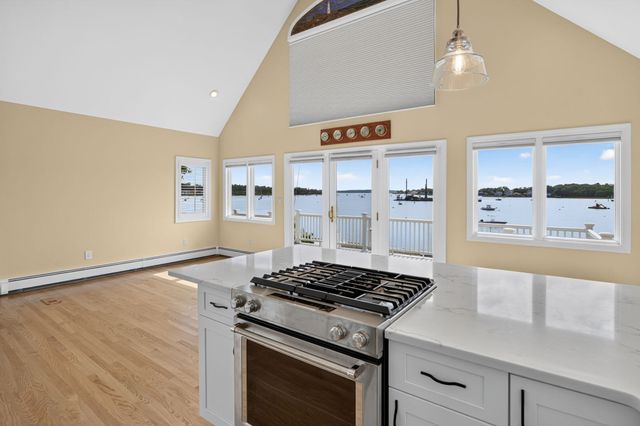 15 Oakhill Rd, Wareham, MA 02571