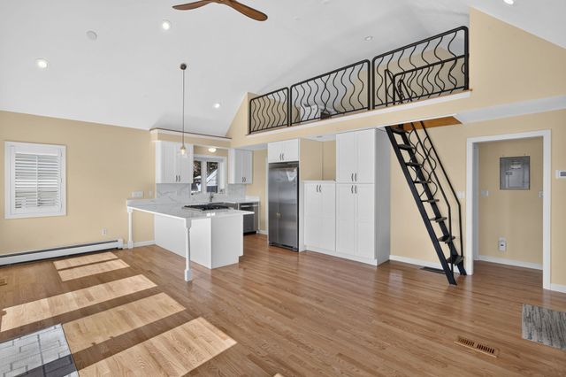 15 Oakhill Rd, Wareham, MA 02571