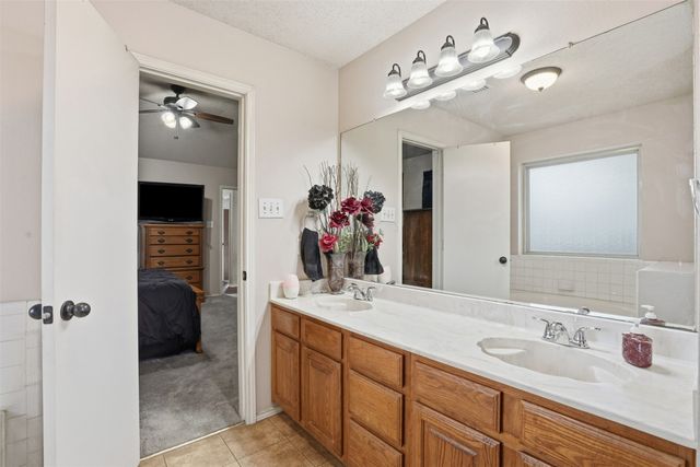 725 Windridge Lane, Burleson, TX 76028