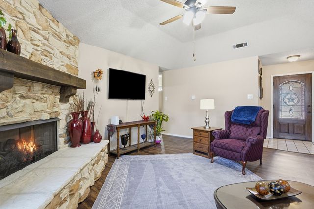 725 Windridge Lane, Burleson, TX 76028