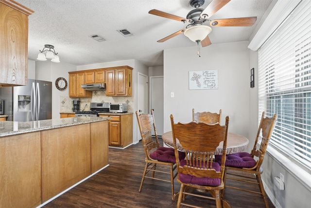 725 Windridge Lane, Burleson, TX 76028