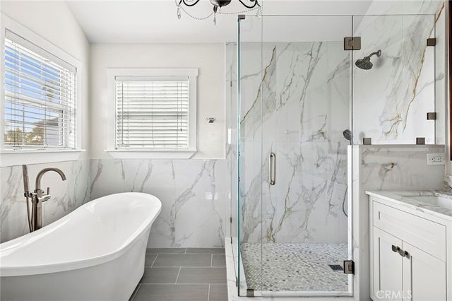 201 E 21st Street, Costa Mesa, CA 92627