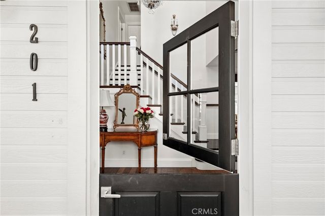 201 E 21st Street, Costa Mesa, CA 92627