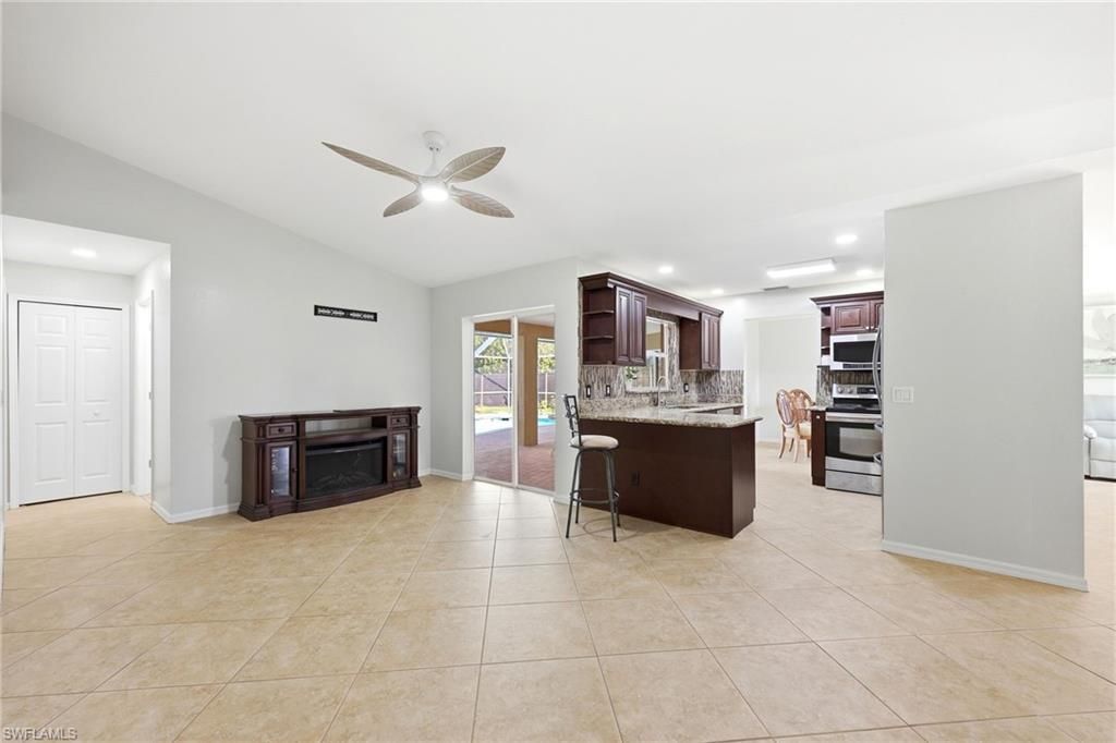 Image 6 of property listing at 4116 SW 6th PL, Cape Coral, FL 33914