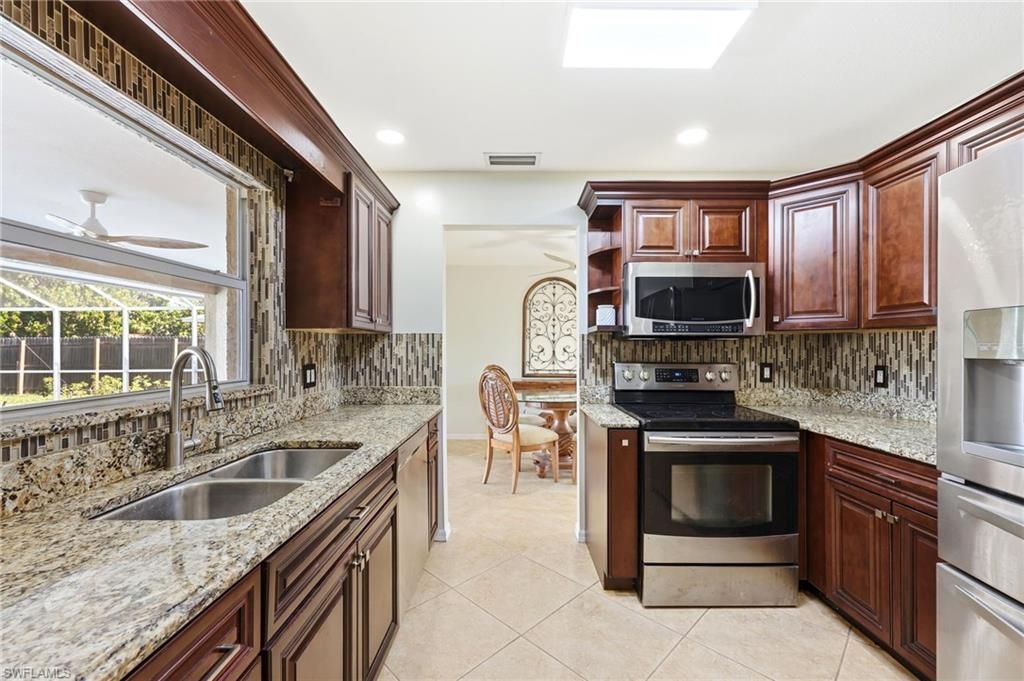 Image 9 of property listing at 4116 SW 6th PL, Cape Coral, FL 33914