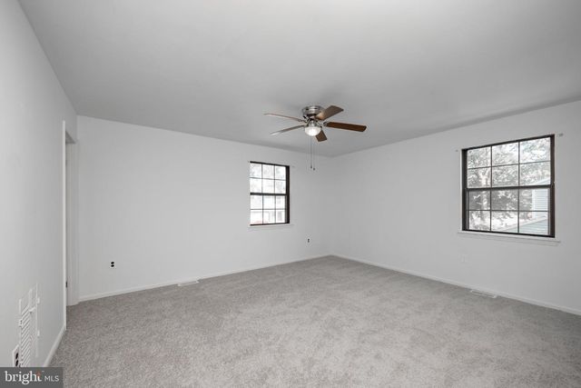 7 PINE GLEN DR, Sicklerville, NJ 08081