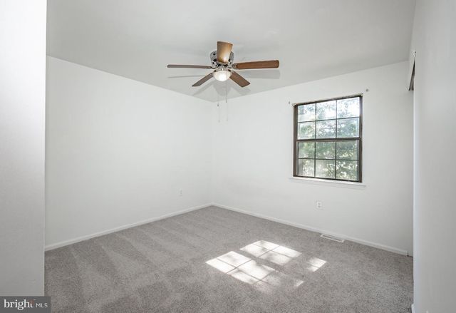 7 PINE GLEN DR, Sicklerville, NJ 08081