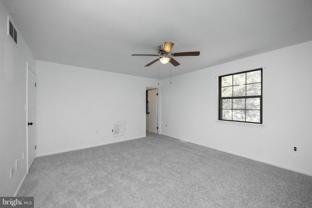 7 PINE GLEN DR, Sicklerville, NJ 08081