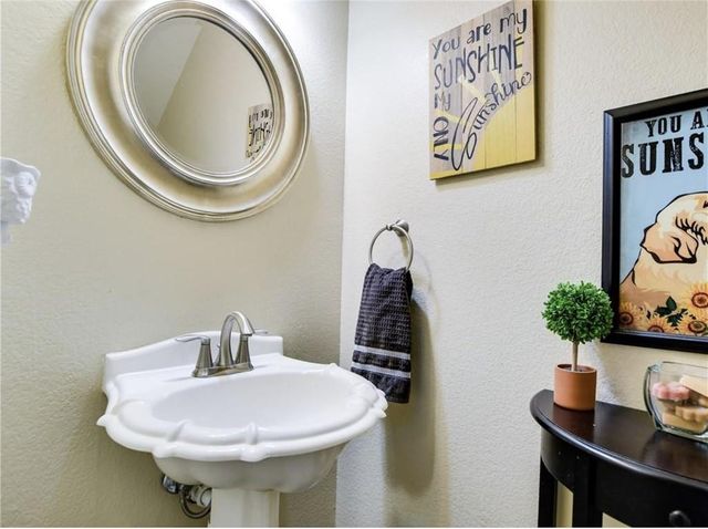 1402 Colby LN, Cedar Park, TX 78613