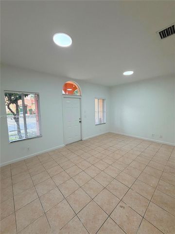 102 S Santa Catalina Circle 102, North Lauderdale, FL 33068