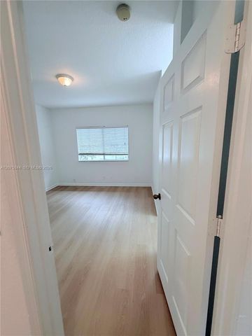 102 S Santa Catalina Circle 102, North Lauderdale, FL 33068