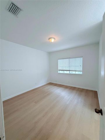 102 S Santa Catalina Circle 102, North Lauderdale, FL 33068