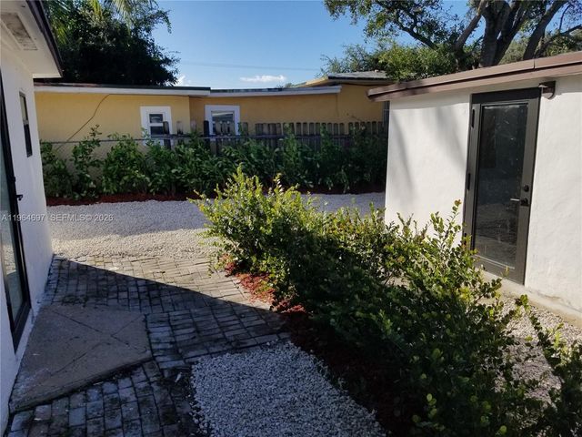 1756 NW 94th St Back, Miami, FL 33147