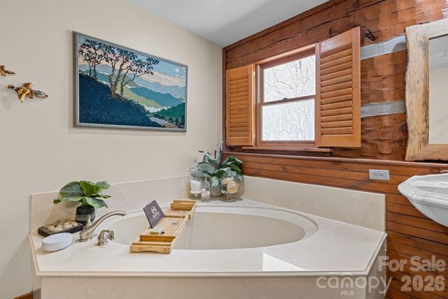 65 Sugar Maple Drive, Mills River, NC 28759