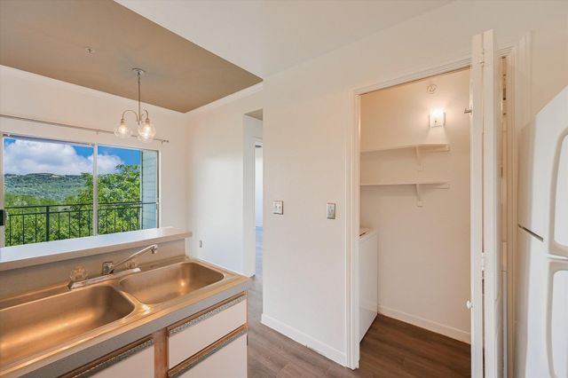 6000 Shepherd Mountain CV 1011, Austin, TX 78730