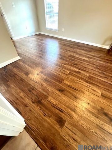 2330 S Woodcrest Ave, Denham Springs, LA 70726