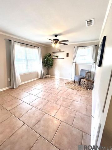 2330 S Woodcrest Ave, Denham Springs, LA 70726