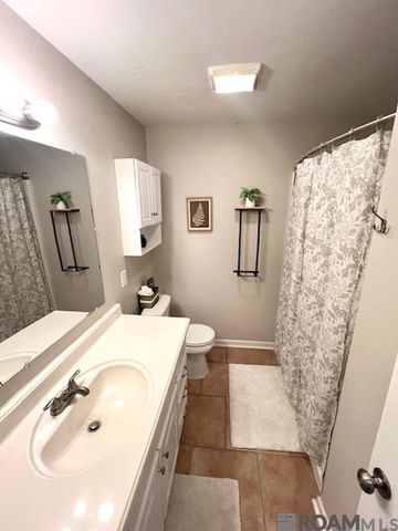 2330 S Woodcrest Ave, Denham Springs, LA 70726