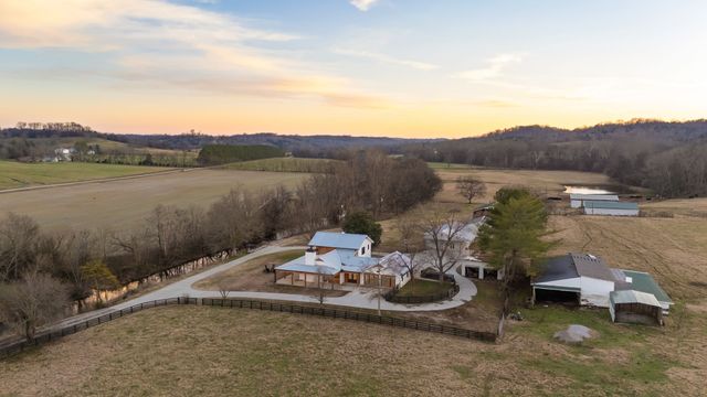 4824 Leipers Creek Road, Williamsport, TN 38487