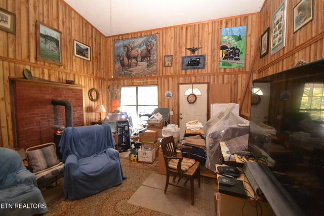 1894 Paint Rock Valley Rd, Philadelphia, TN 37846