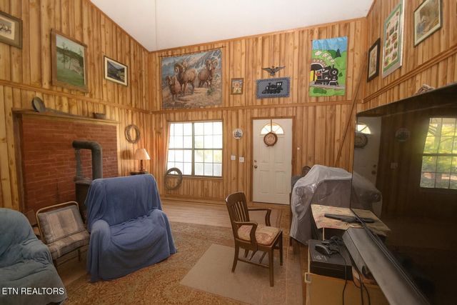 1894 Paint Rock Valley Rd, Philadelphia, TN 37846