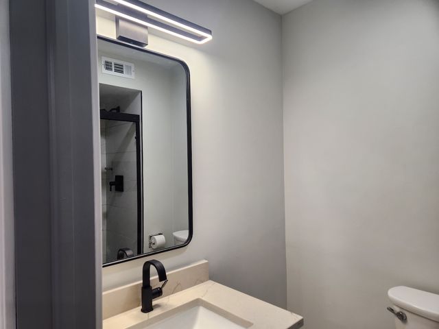 9242 Gross Point Road 107, Skokie, IL 60077