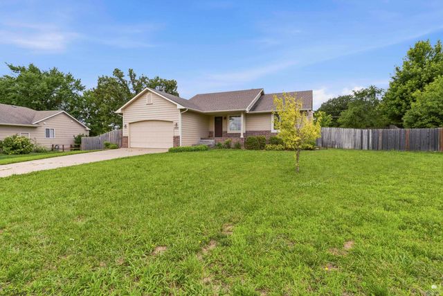 820 Fossilridge Drive, Manhattan, KS 66503