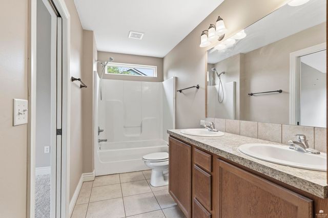 820 Fossilridge Drive, Manhattan, KS 66503